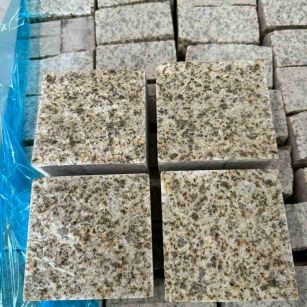 马鞍山 黄金麻花岗岩自然面小方块，弹石，马蹄石等