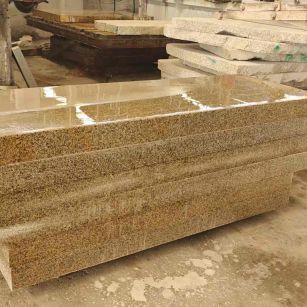 马鞍山 黄金麻栏杆料半成品加工中