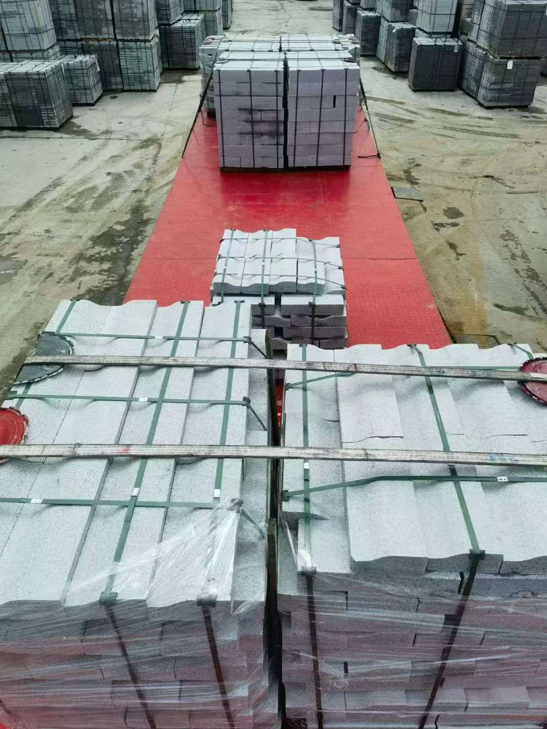 马鞍山 芝麻白仿形加直形路沿石出货日常