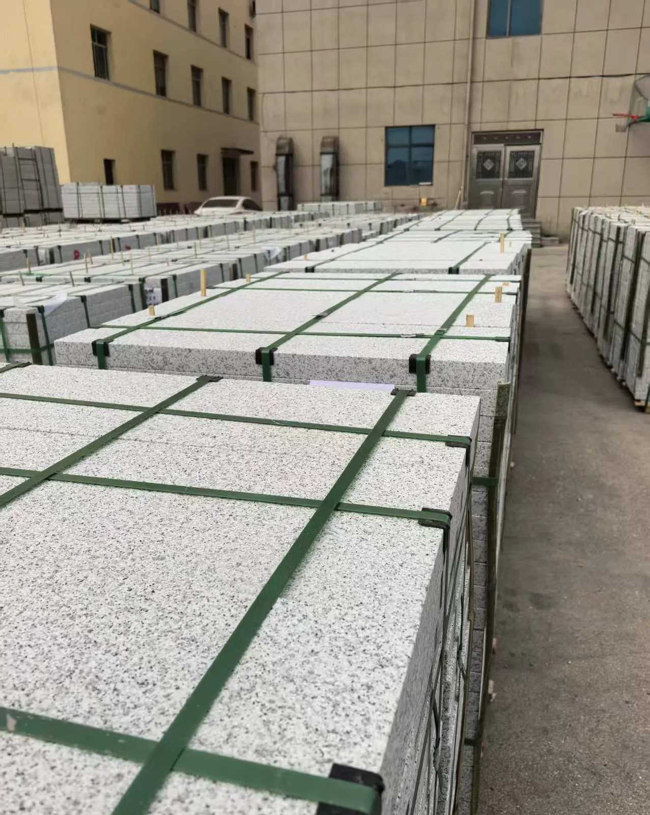 马鞍山 白麻花岗岩5.0公分荔枝面地铺石