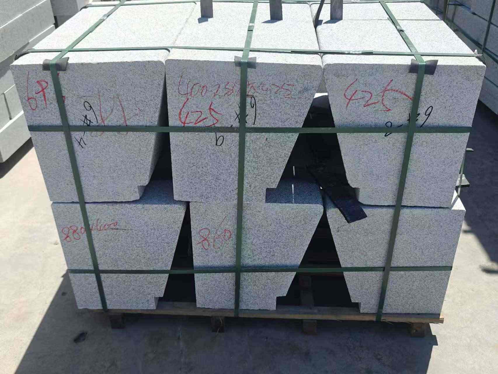 马鞍山 芝麻白异形坐凳，石凳