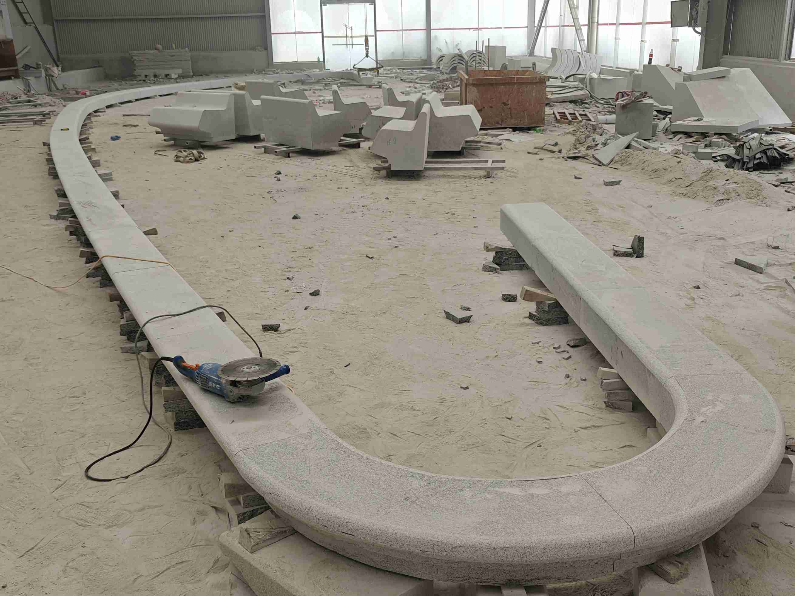 马鞍山 芝麻白花岗岩弧形花坛石，坐凳石