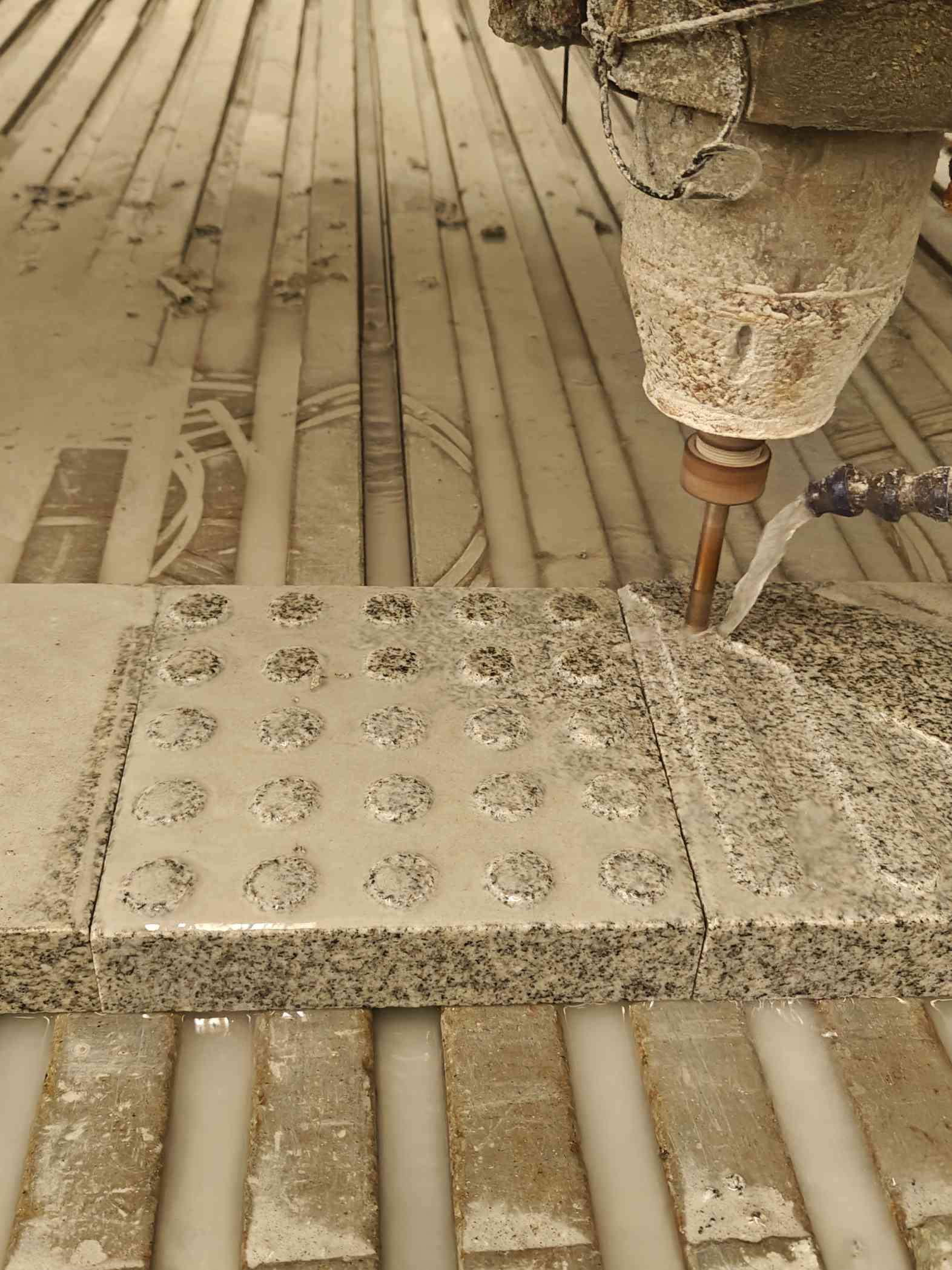 马鞍山 芝麻白花岗岩石材盲人石、盲道石、盲点石