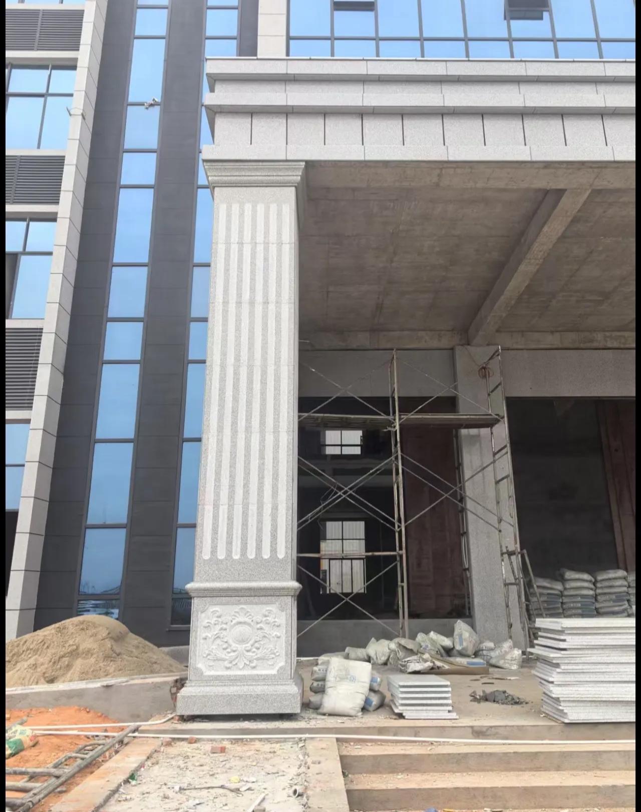 马鞍山 芝麻白光面花岗岩门楼大柱（罗马柱）配雕花底座