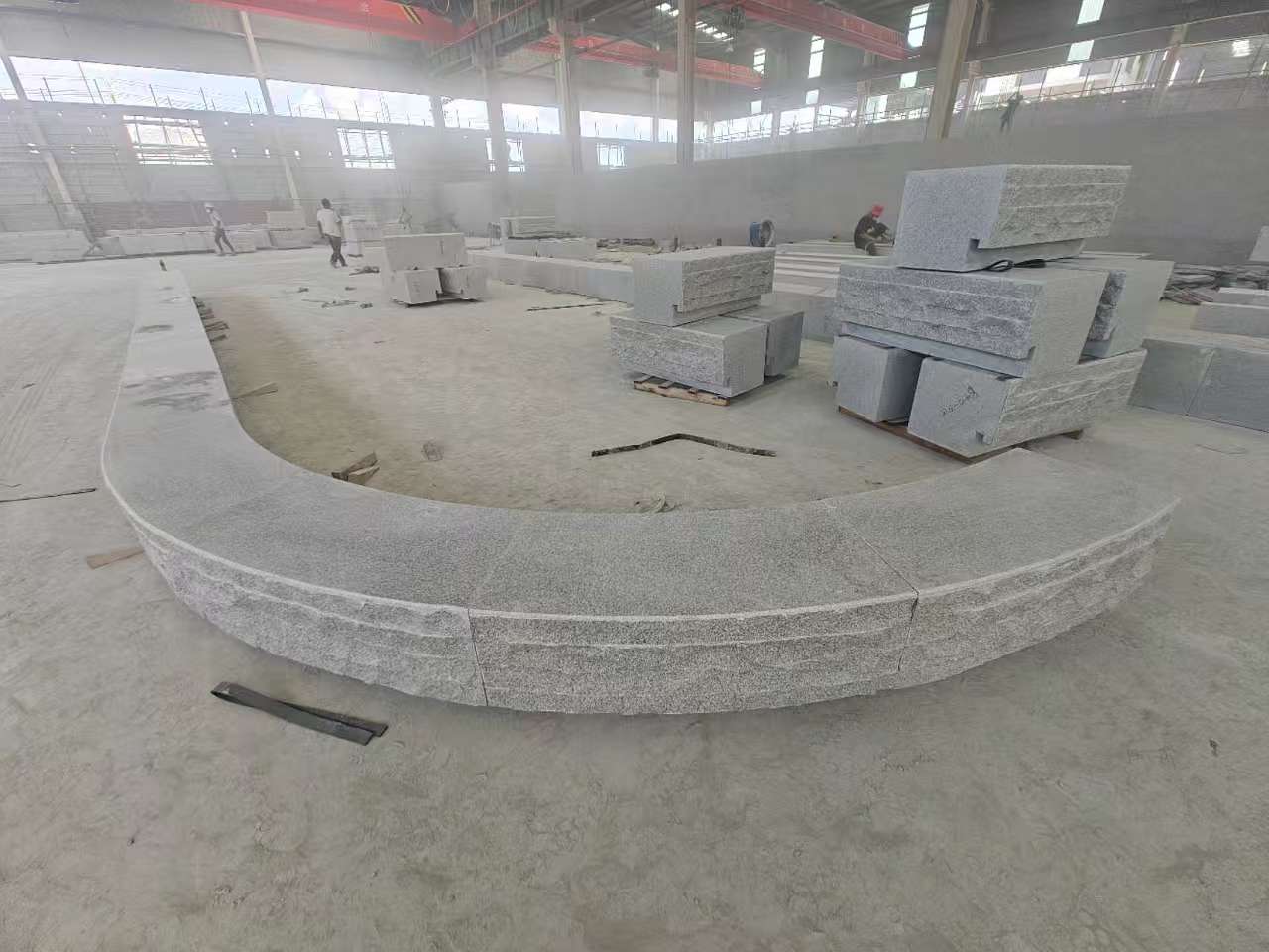 马鞍山 芝麻白异形坐凳，自然面光面弧形加工