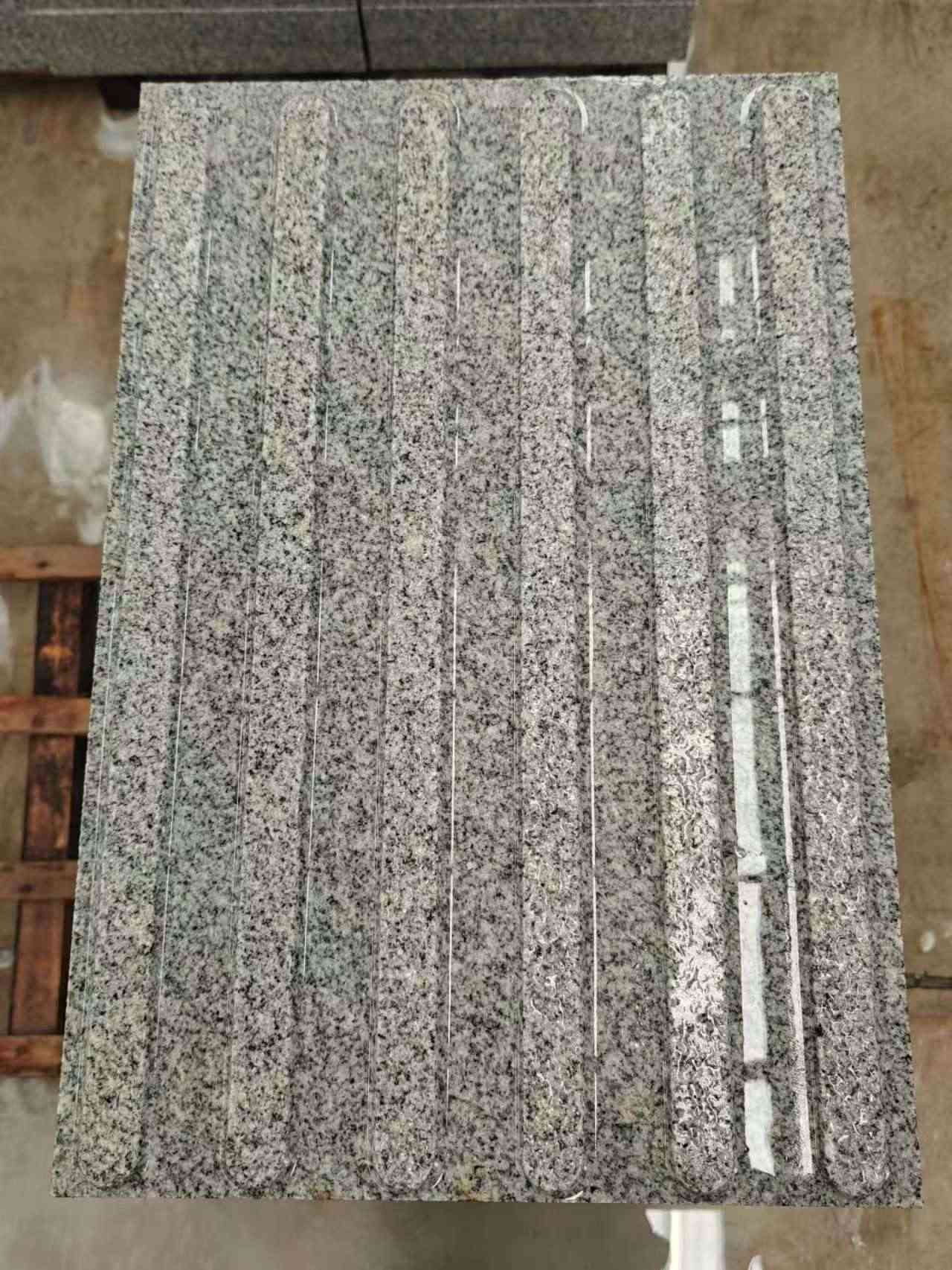 马鞍山 芝麻白花岗岩荔枝面雕刻盲道，盲条