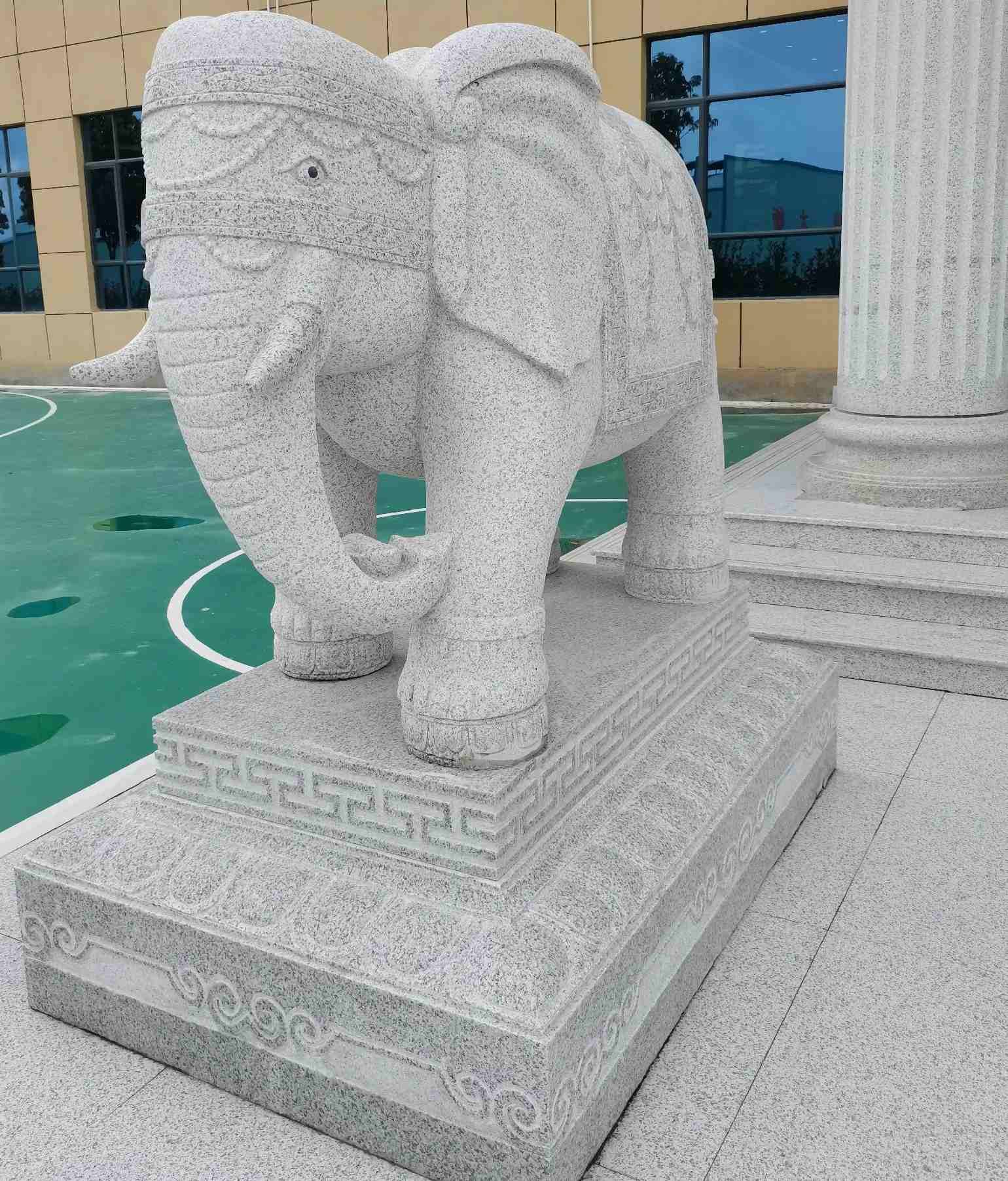 马鞍山 白麻花岗岩动物异形石雕-大象