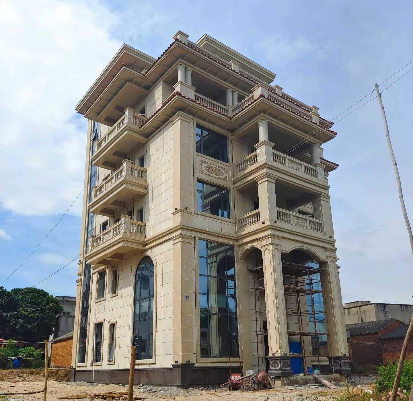 马鞍山 黄金麻花岗岩石材别墅外墙干挂搭配（雕花栏杆花瓶柱门楼罗马柱）