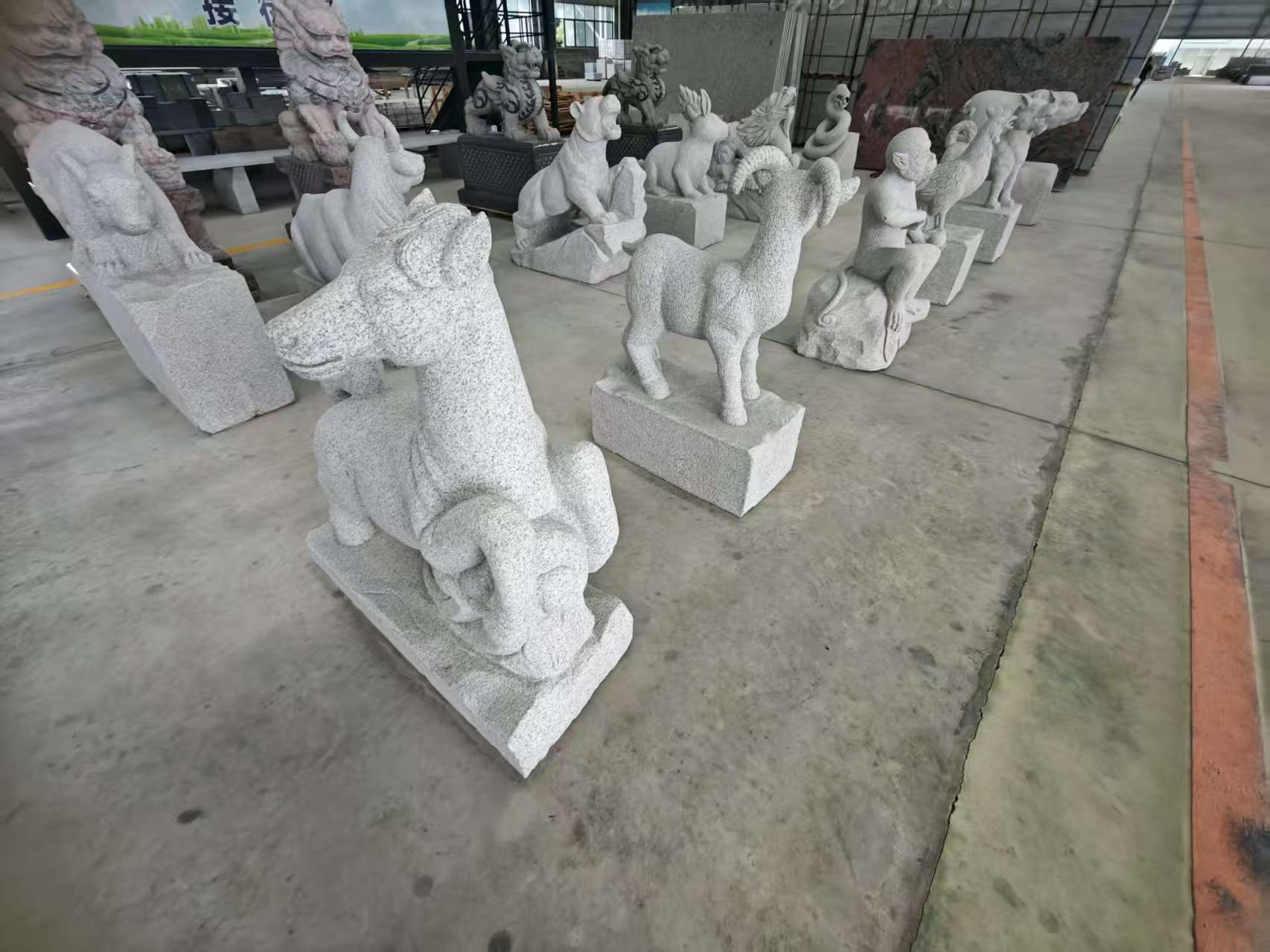 马鞍山 芝麻白花岗岩造型立体雕刻——十二生肖