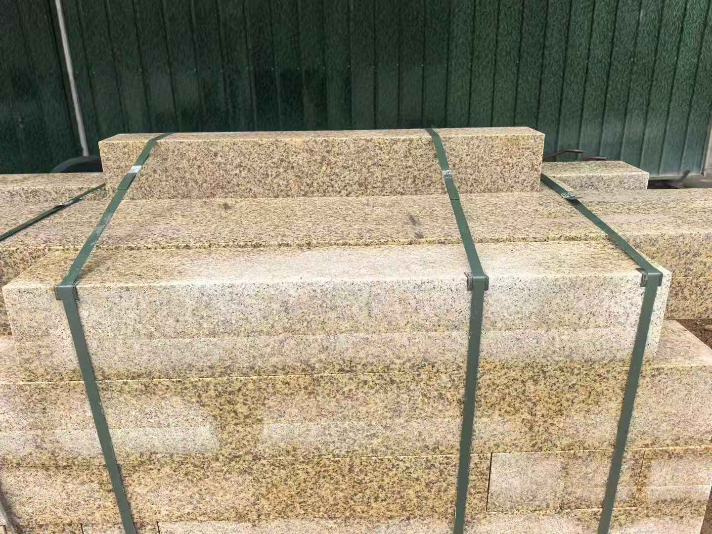 马鞍山 黄金麻花岗岩石材机切面栏杆料半成品