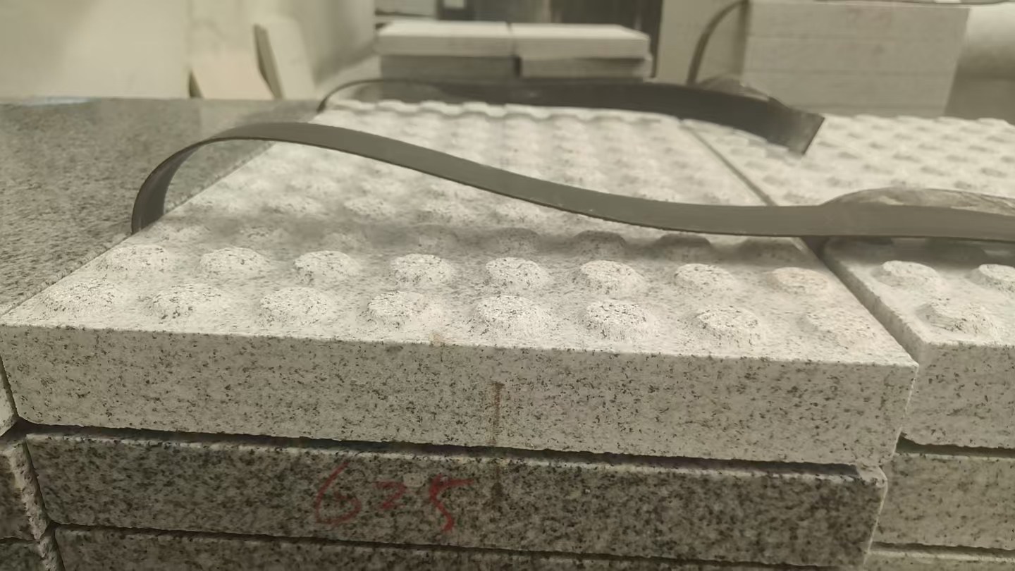 马鞍山 芝麻白花岗岩6.0公分荔枝面五轴加工雕刻盲点