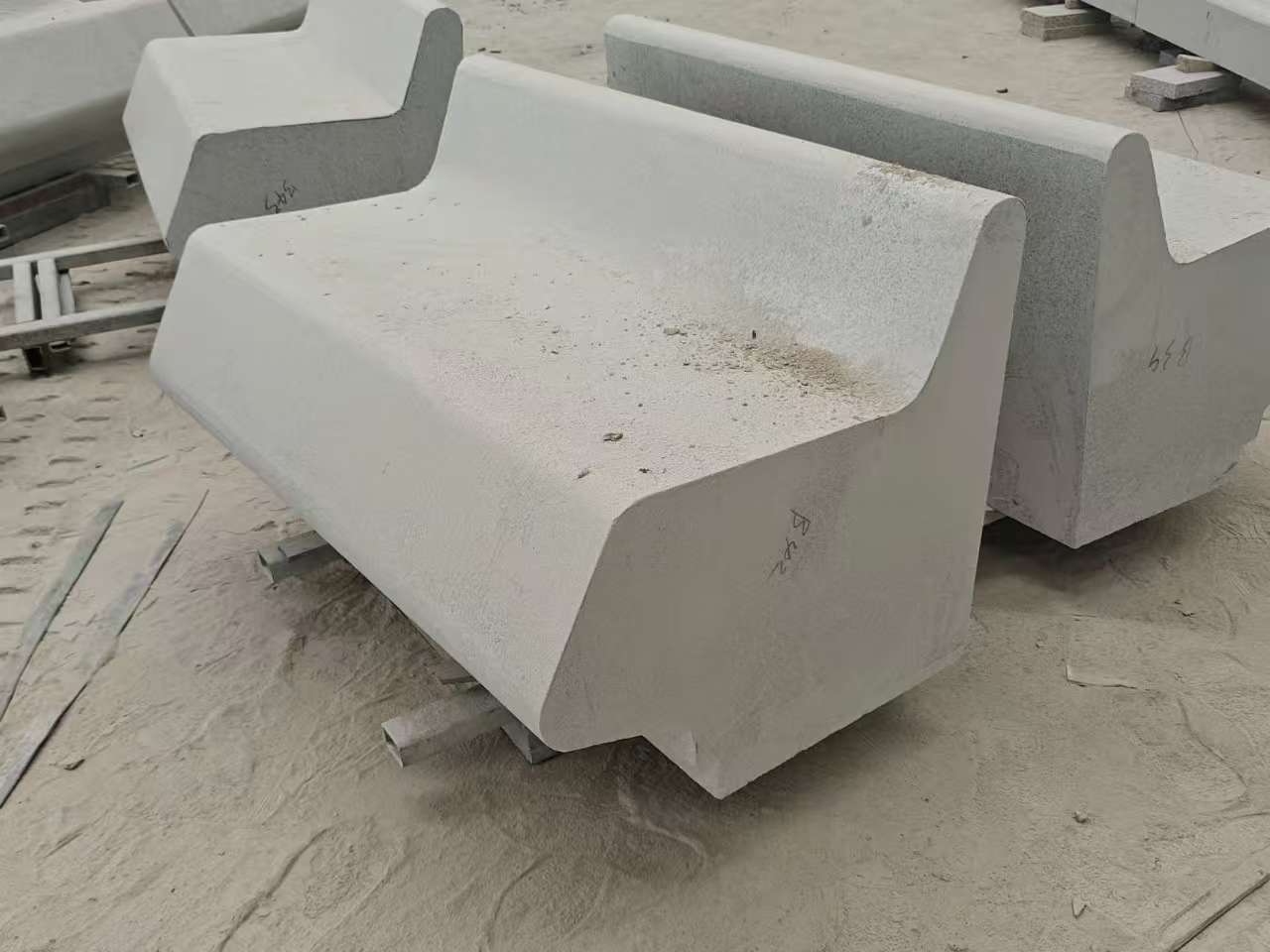 马鞍山 芝麻白花岗岩异形坐凳，石凳