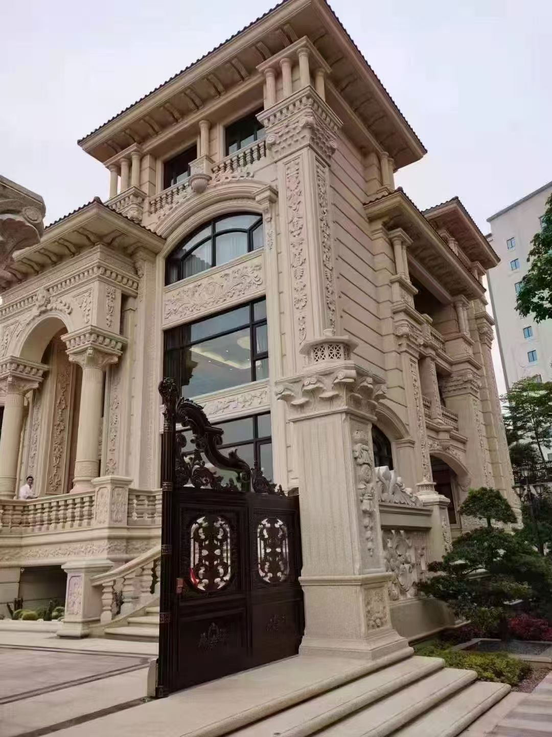 马鞍山 黄金麻花岗岩别墅外墙干挂效果展示