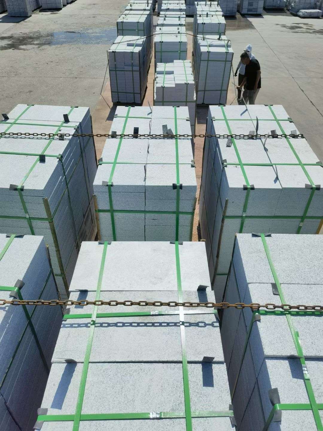 马鞍山 芝麻白花岗岩5公分地铺石 花岗岩厂家工厂装车日常